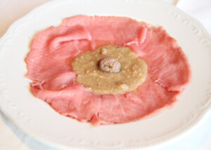 Marenda Sinoira Carpaccio con crema di castagne